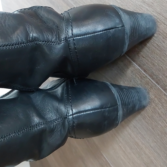 Tall black Clarks boots with flexible calf - Picture 5 of 10